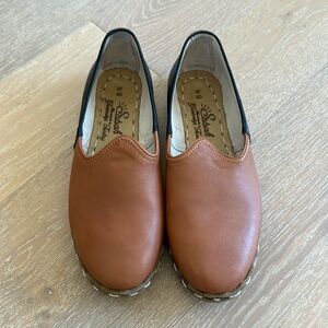 Sabah Shoes Camel/Black                        Size Women 40(8.5-9)